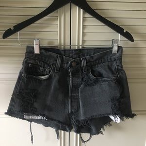 BLACK LEVI SHORTS